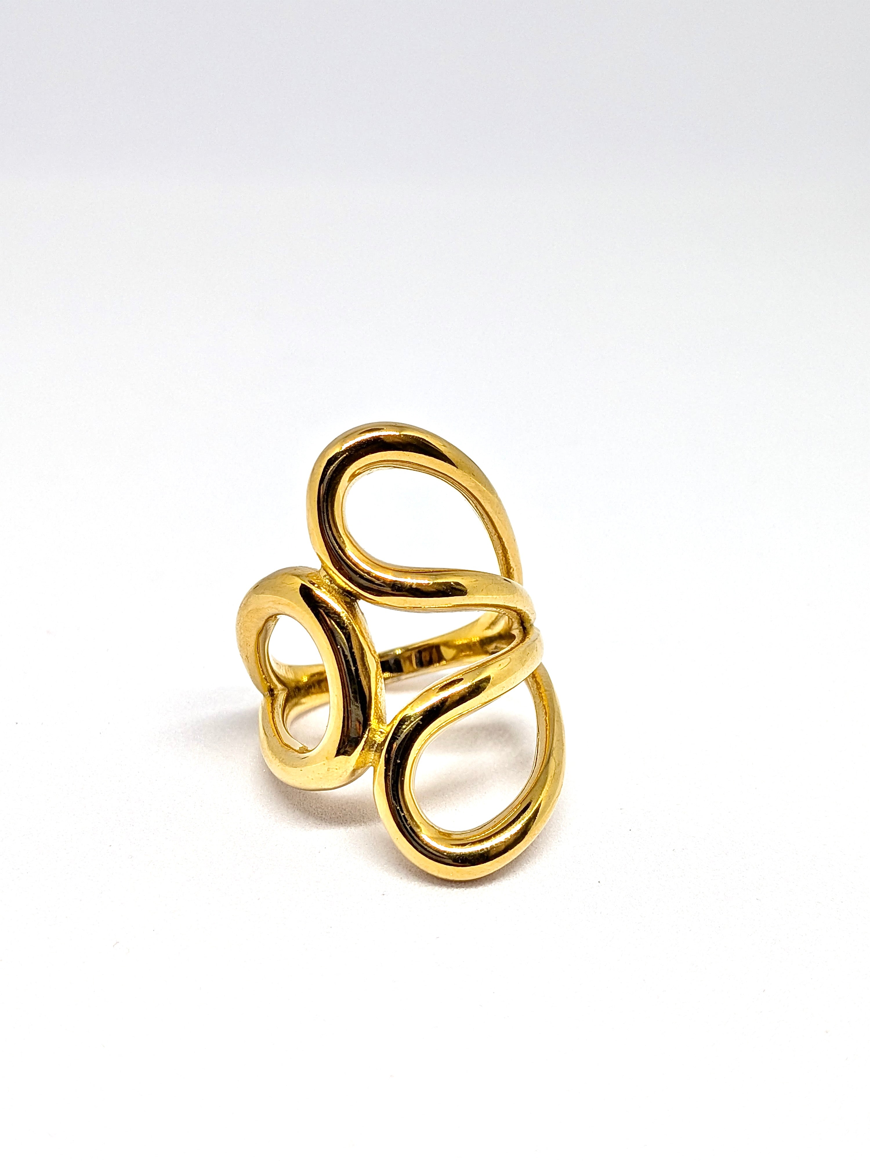 Statement ribs ring