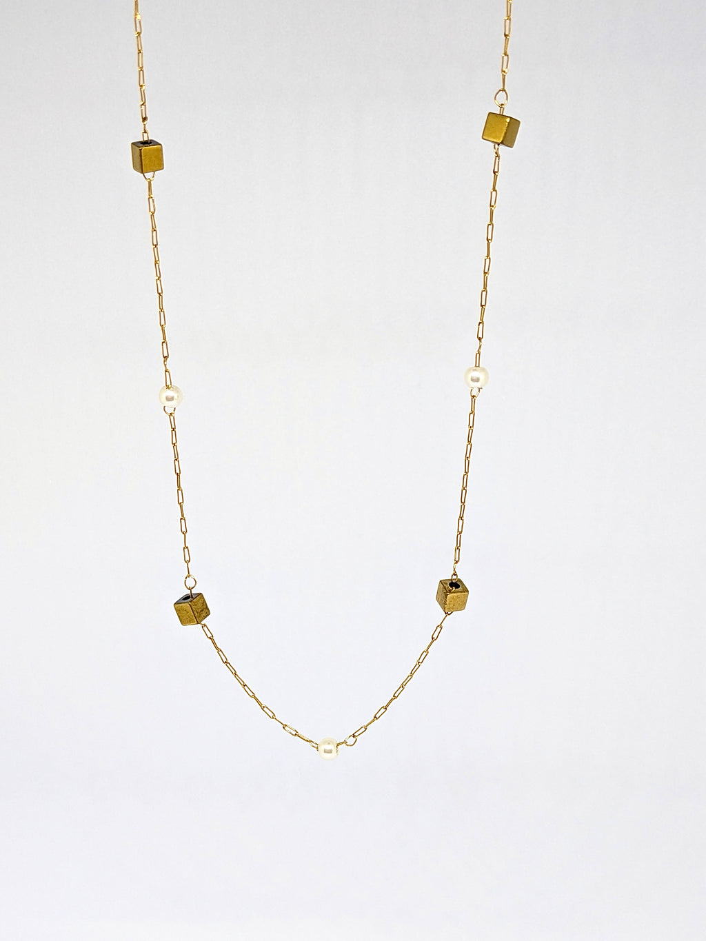 Cubes & pearls necklace