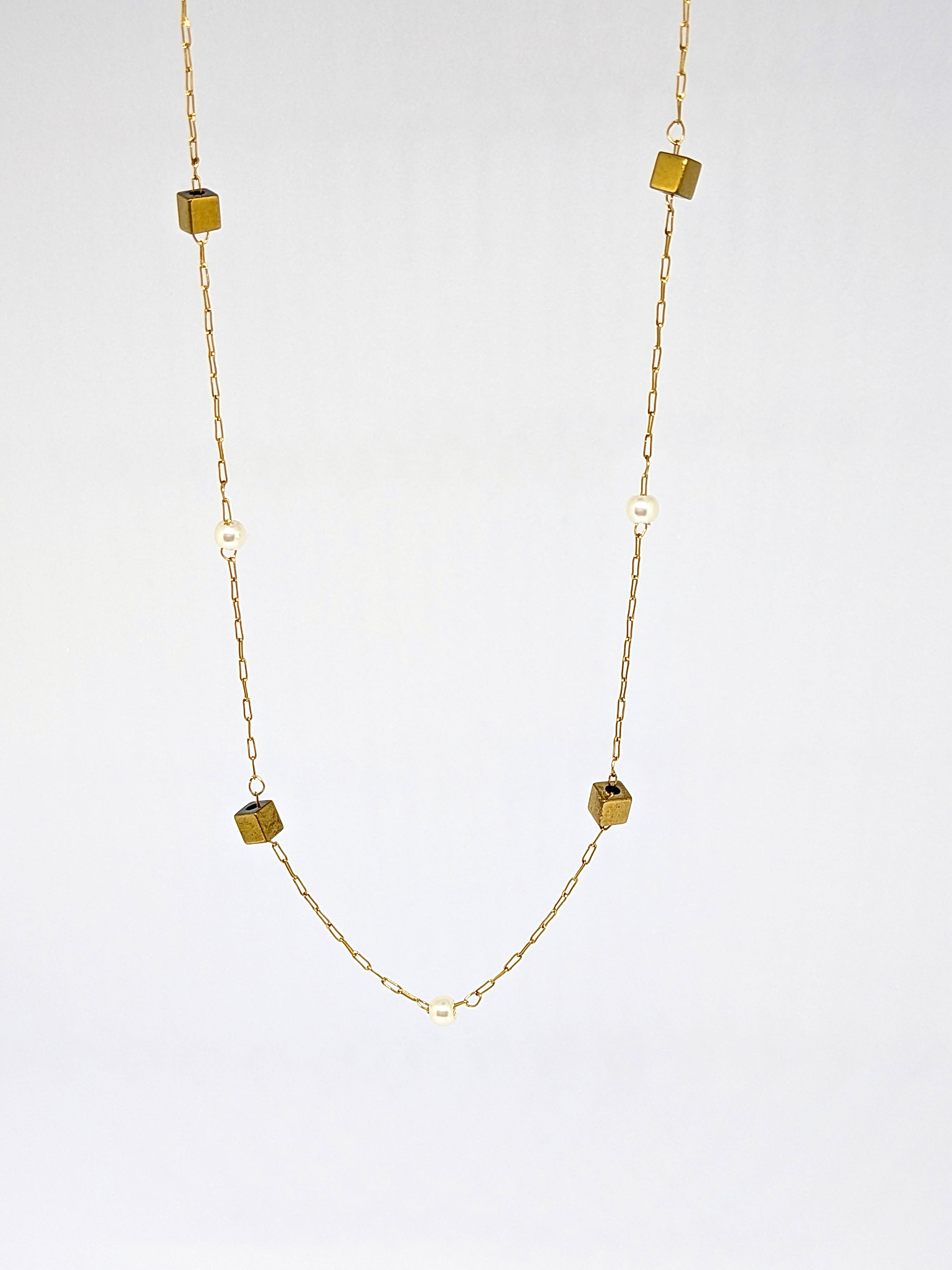 Cubes & pearls necklace