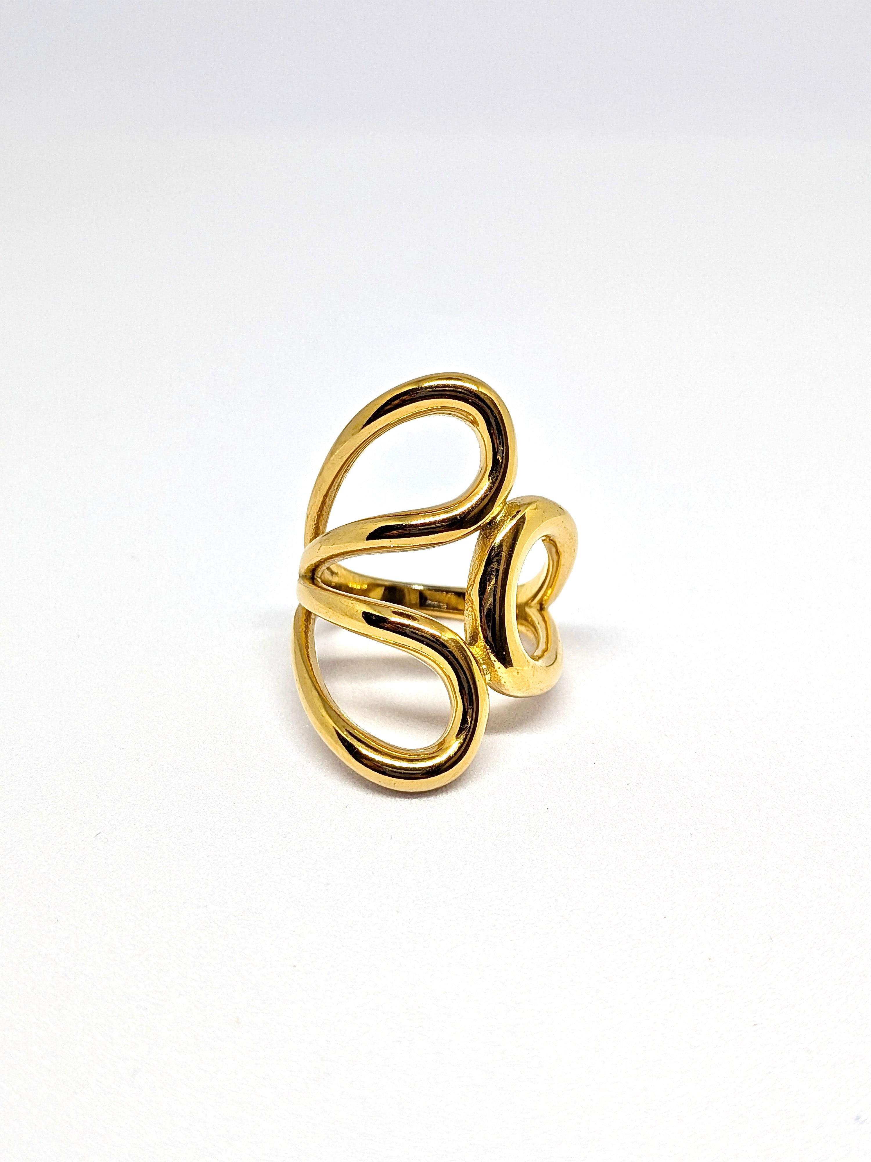 Statement ribs ring