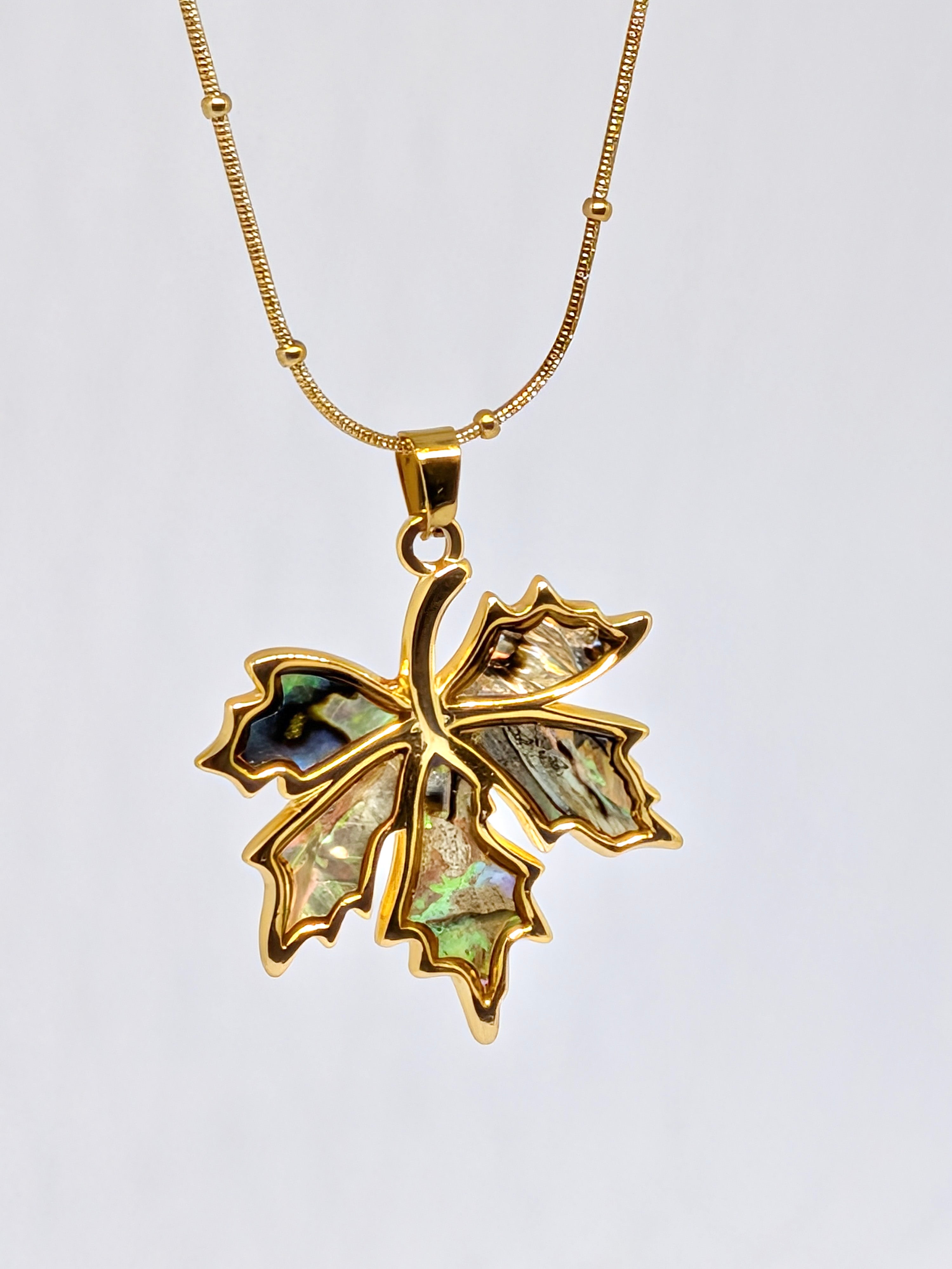 Maple leaf pendant