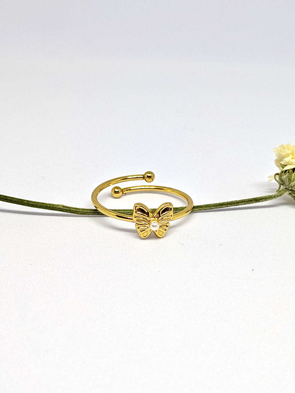 Blooming butterfly ring