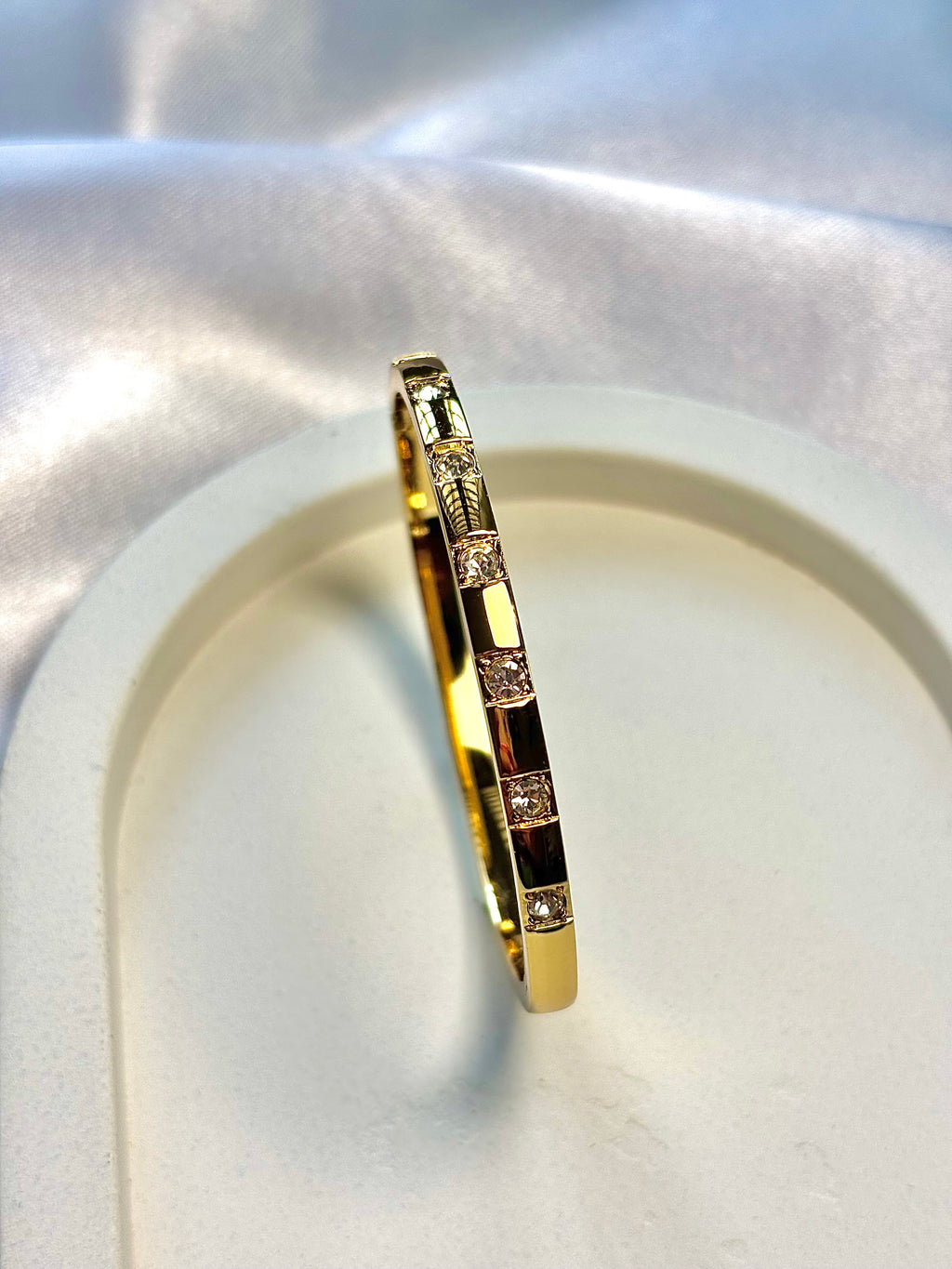 Studded steps kada