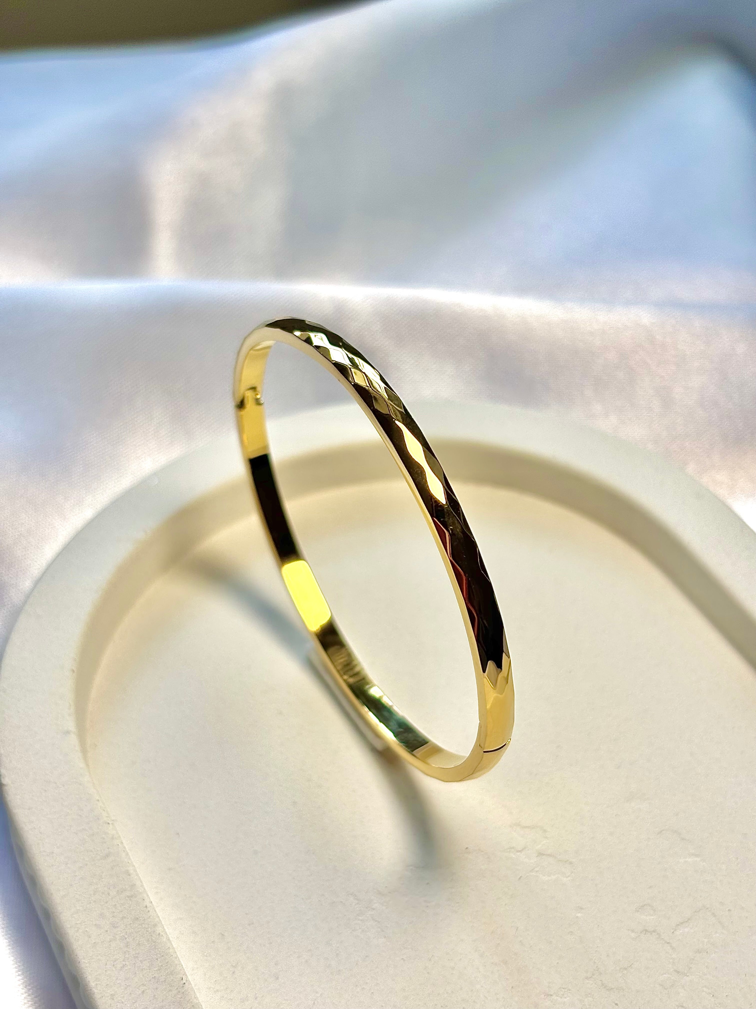Textured triangles kada