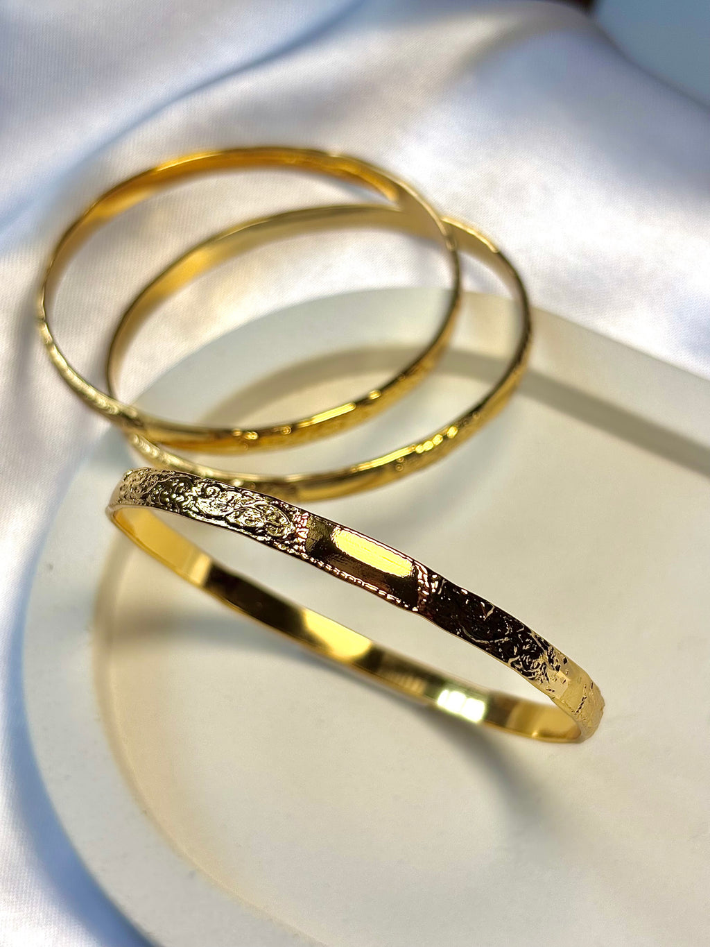 Engraved royal bangles set of 3