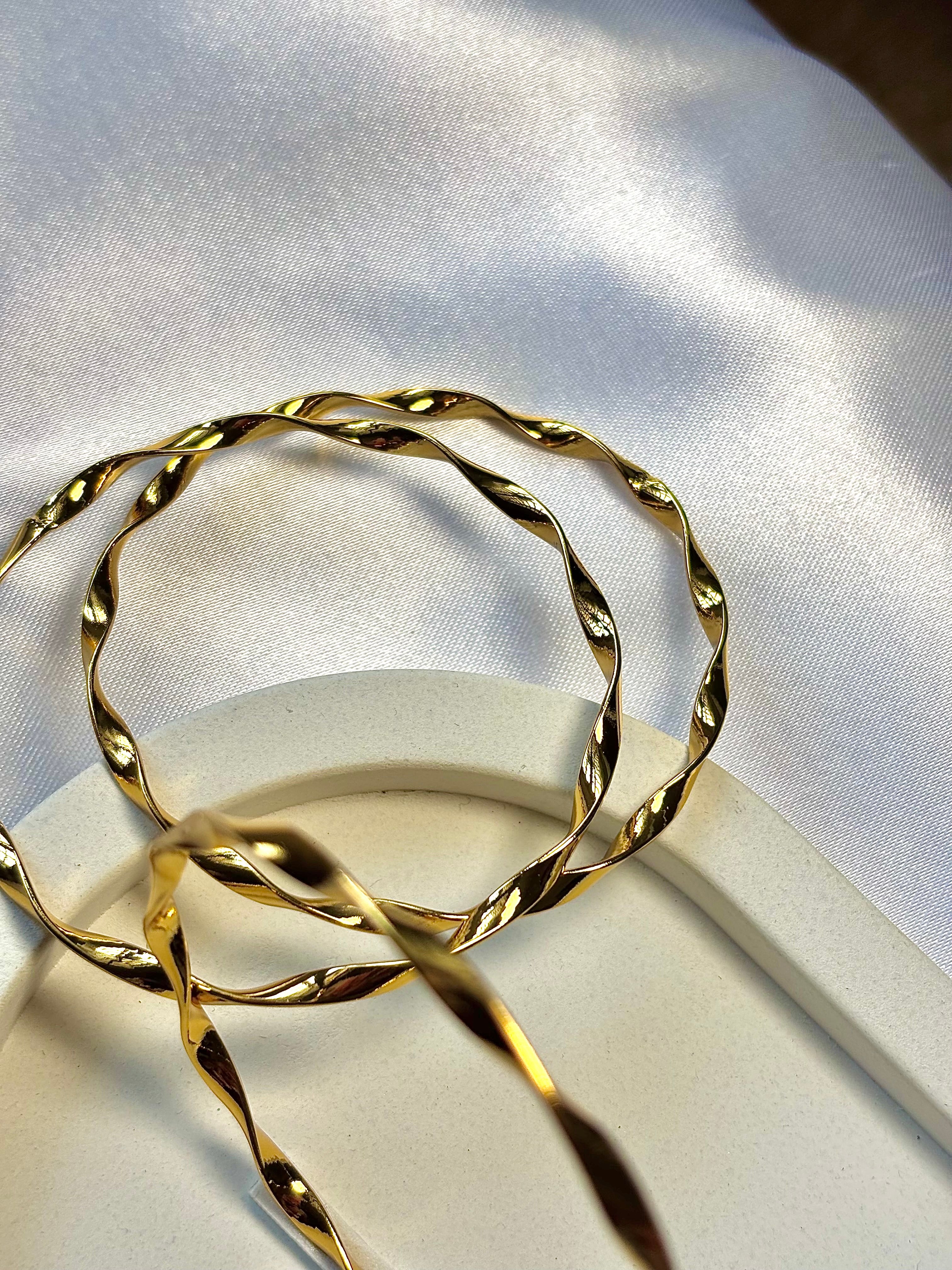 Twists and turns bangles set of 3
