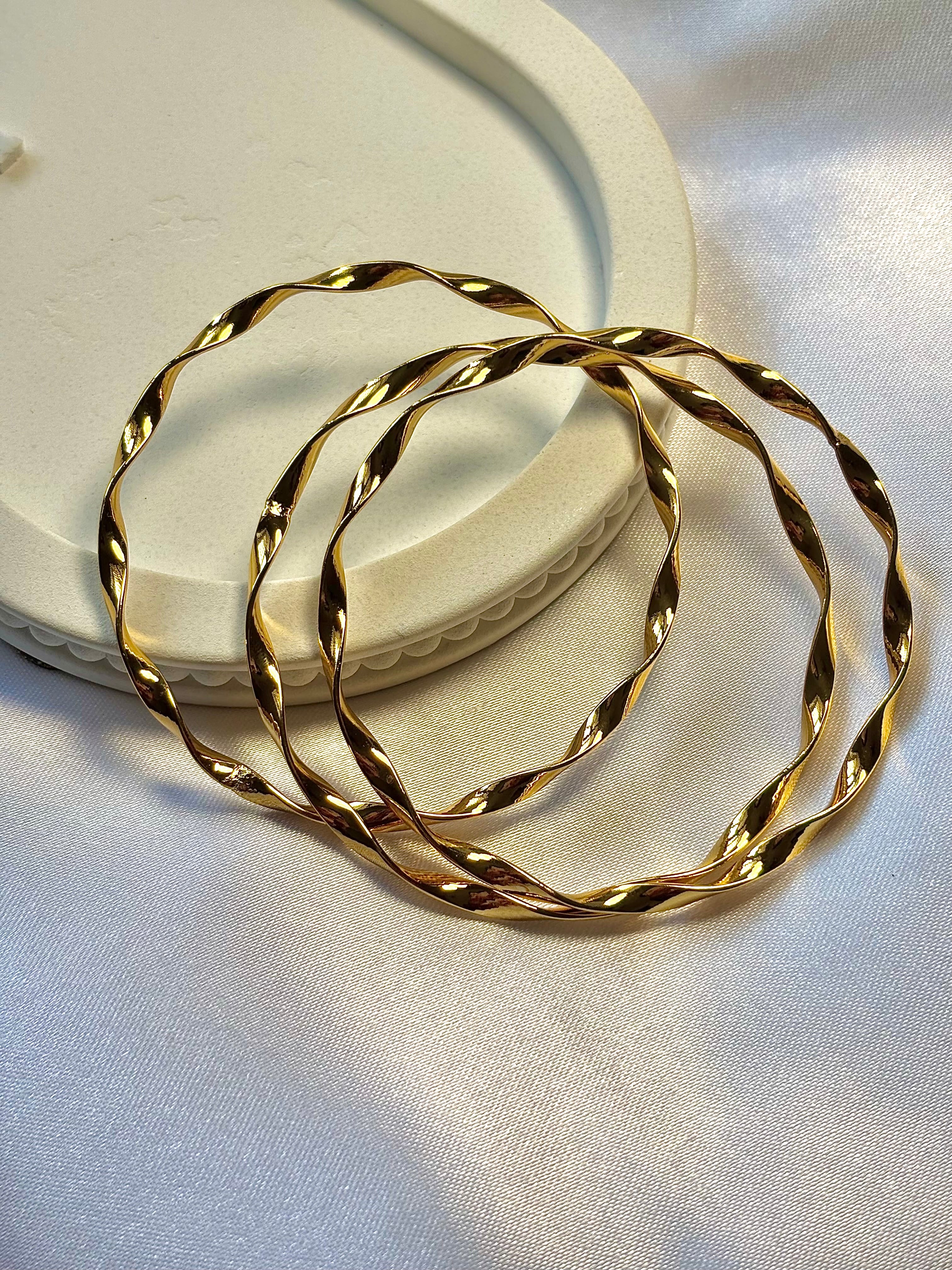 Twists and turns bangles set of 3