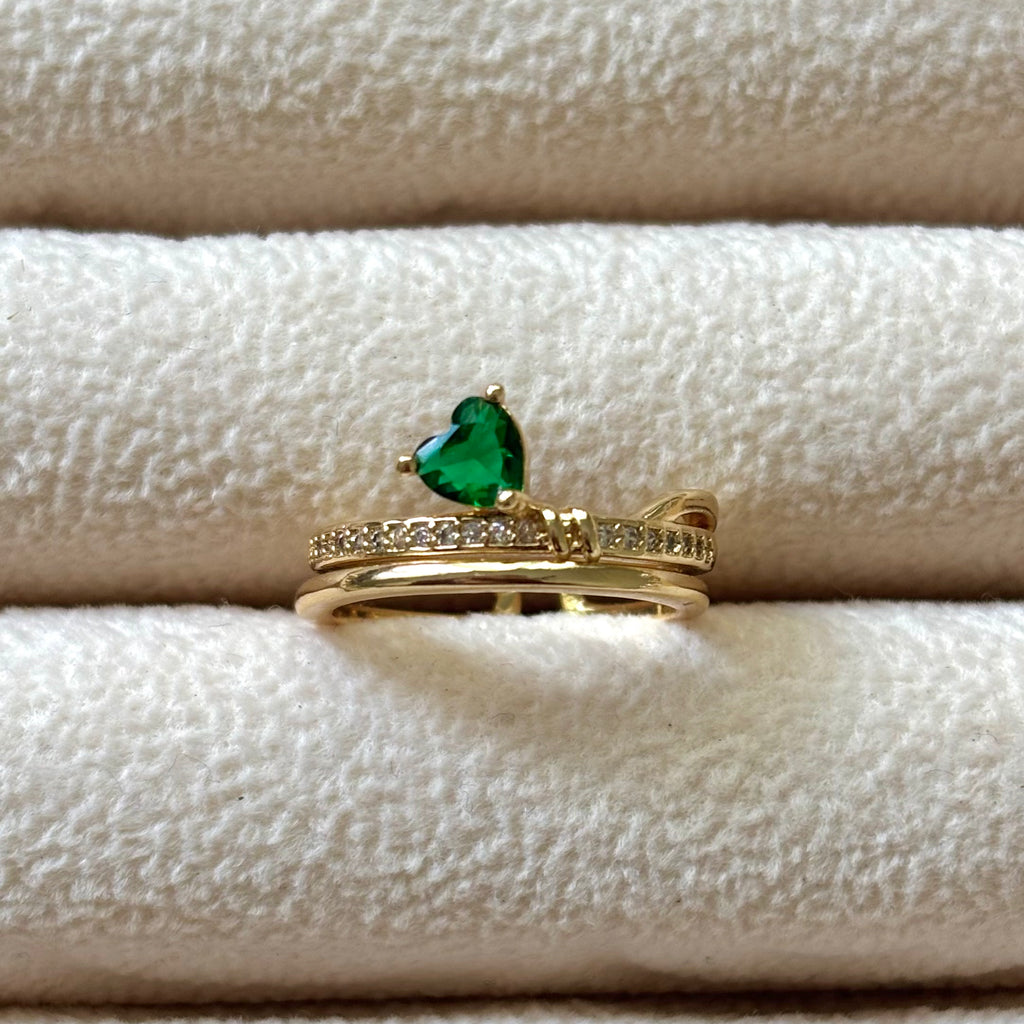 Emerald heart on top ring