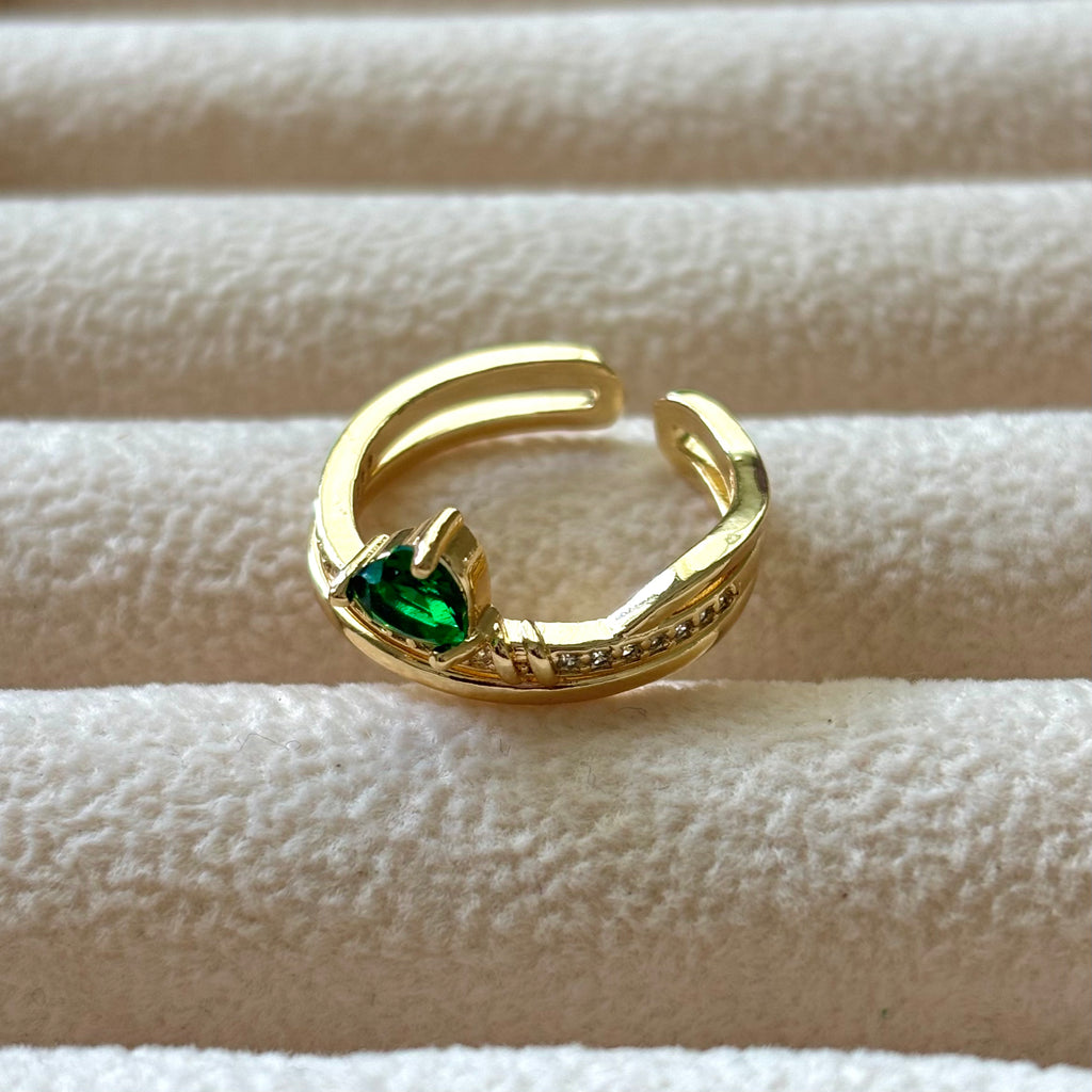 Emerald heart on top ring