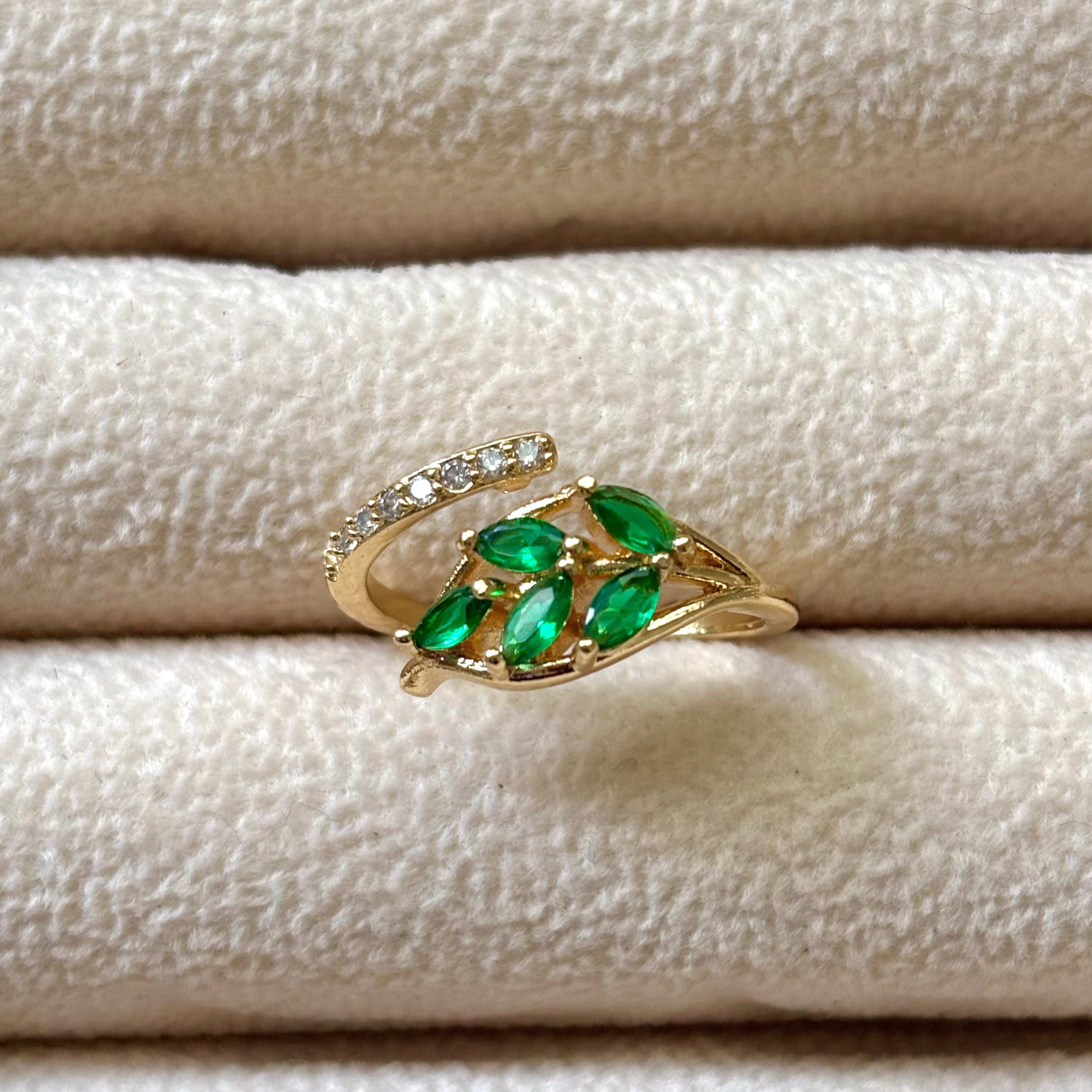 Studded leafy ring