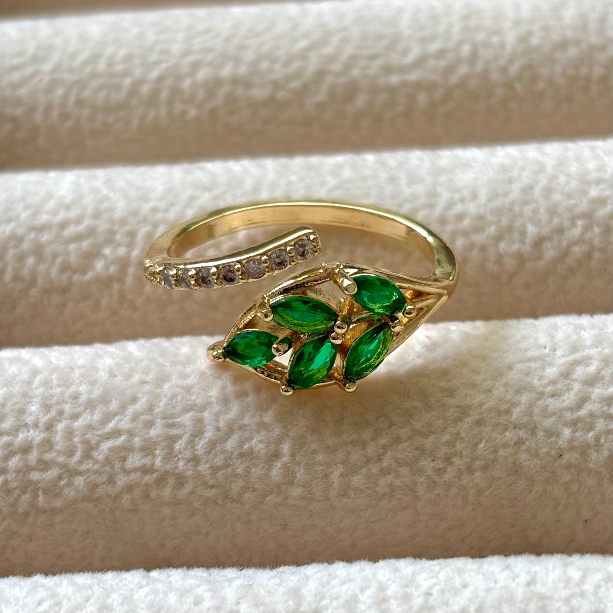 Studded leafy ring