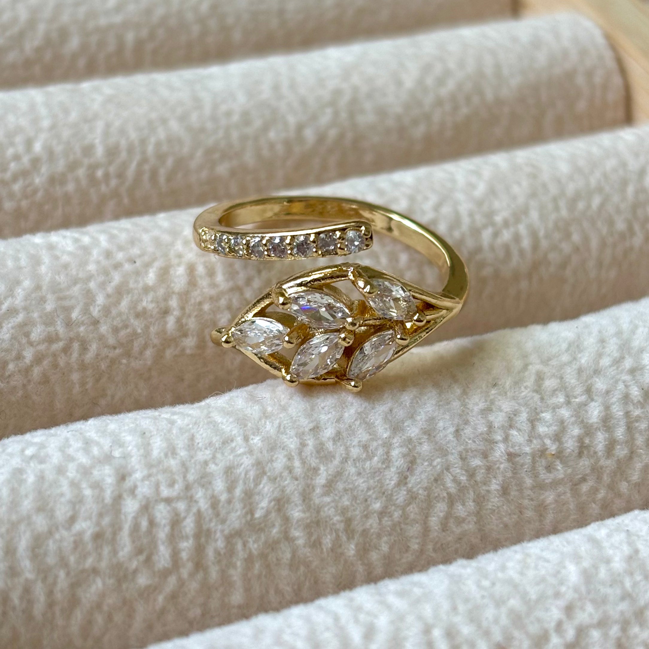 Studded leafy ring