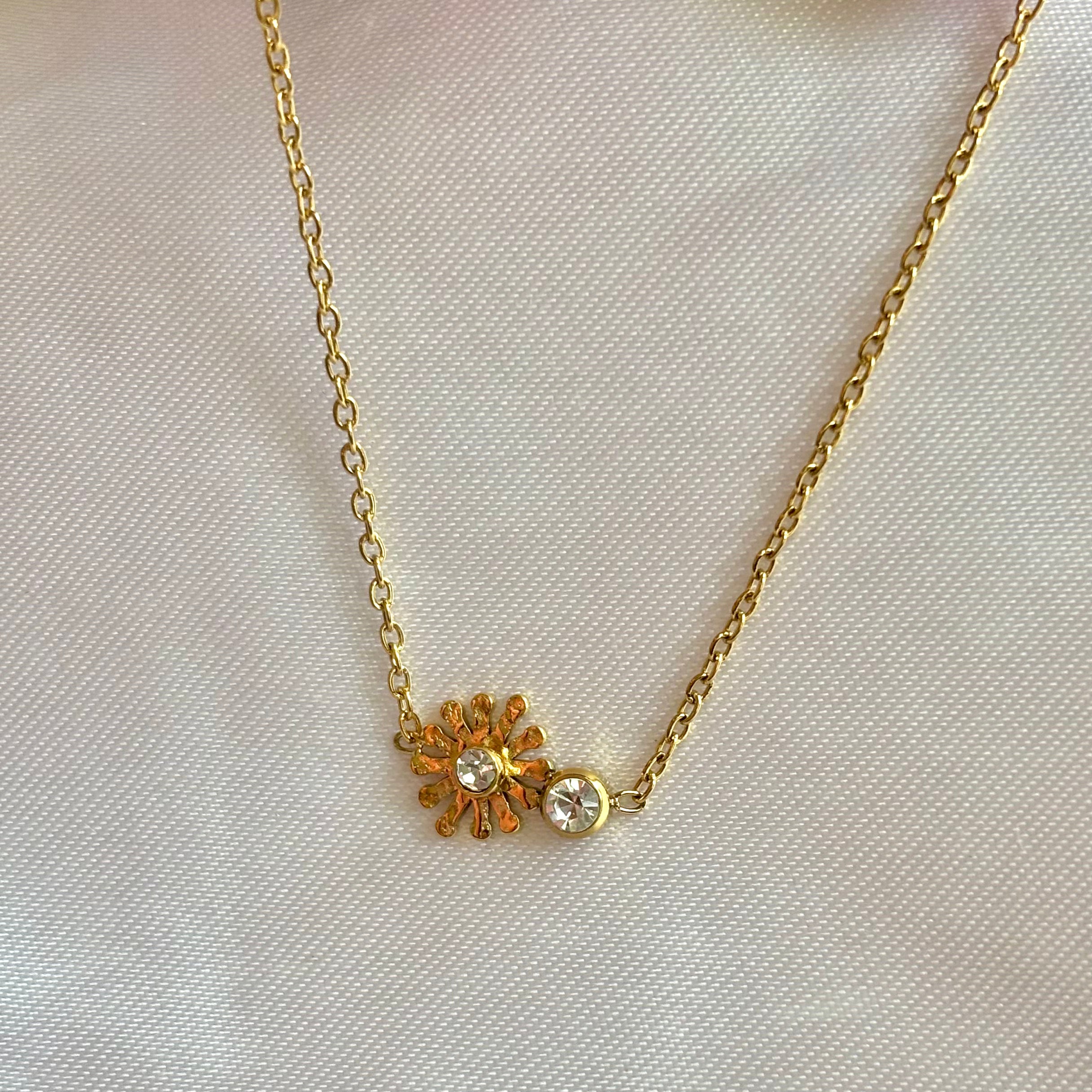 Dainty daisy chain bracelet