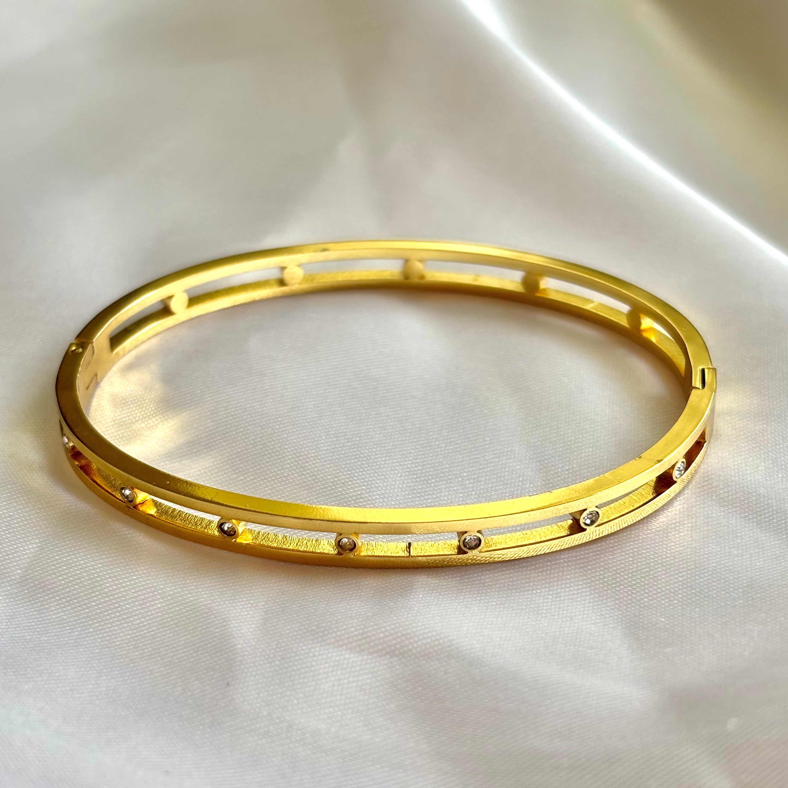 Minimal studded double layer kada