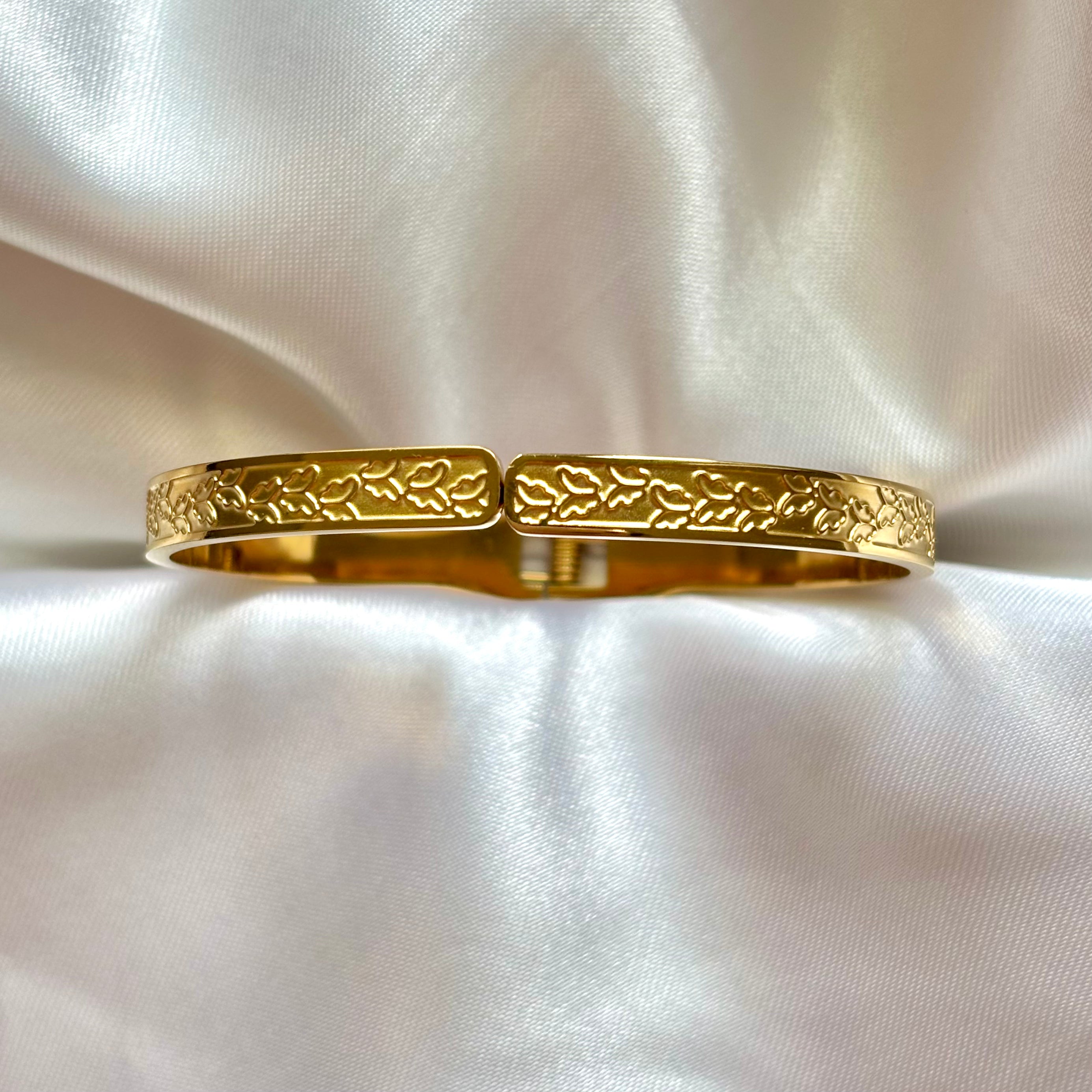 Butterfly engraved kada