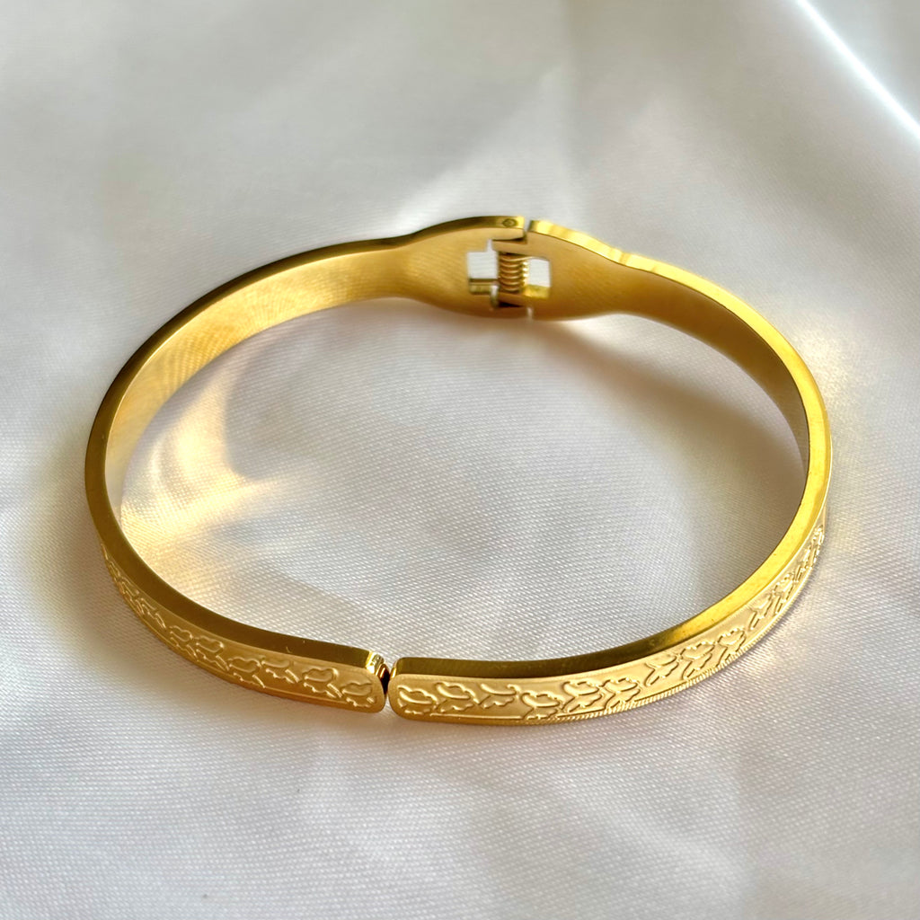 Butterfly engraved kada