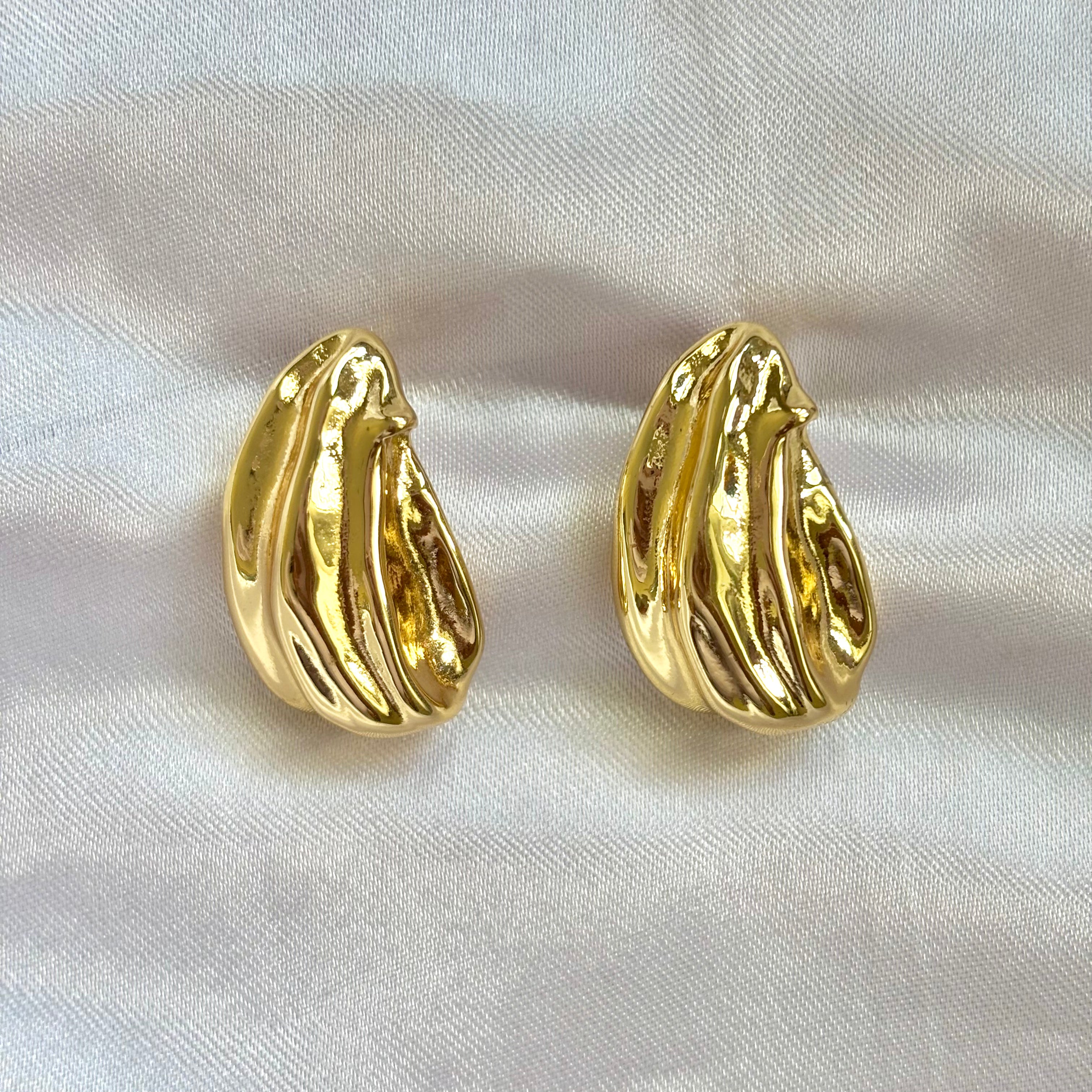 Textured drop stud earrings