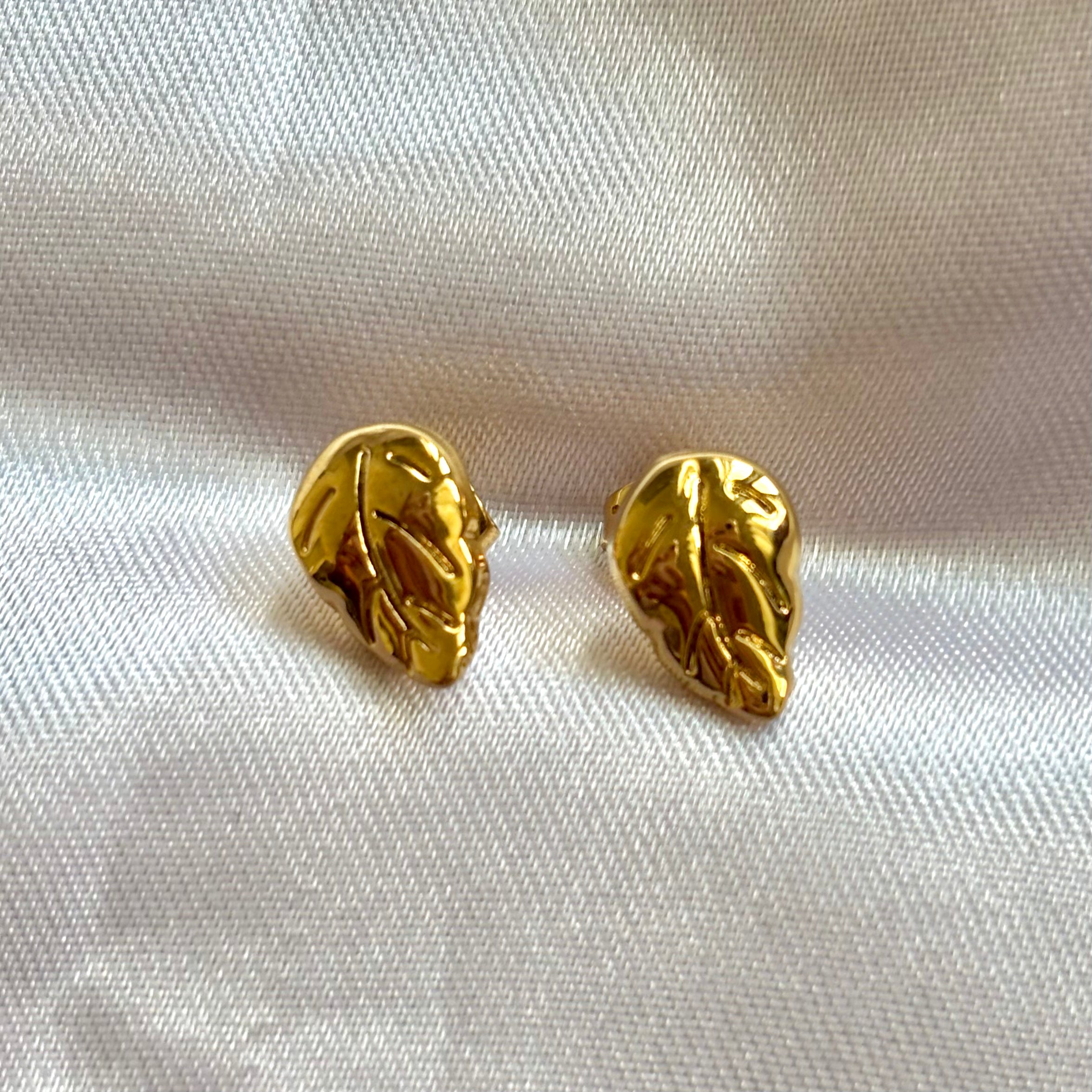 Leaf stud earrings