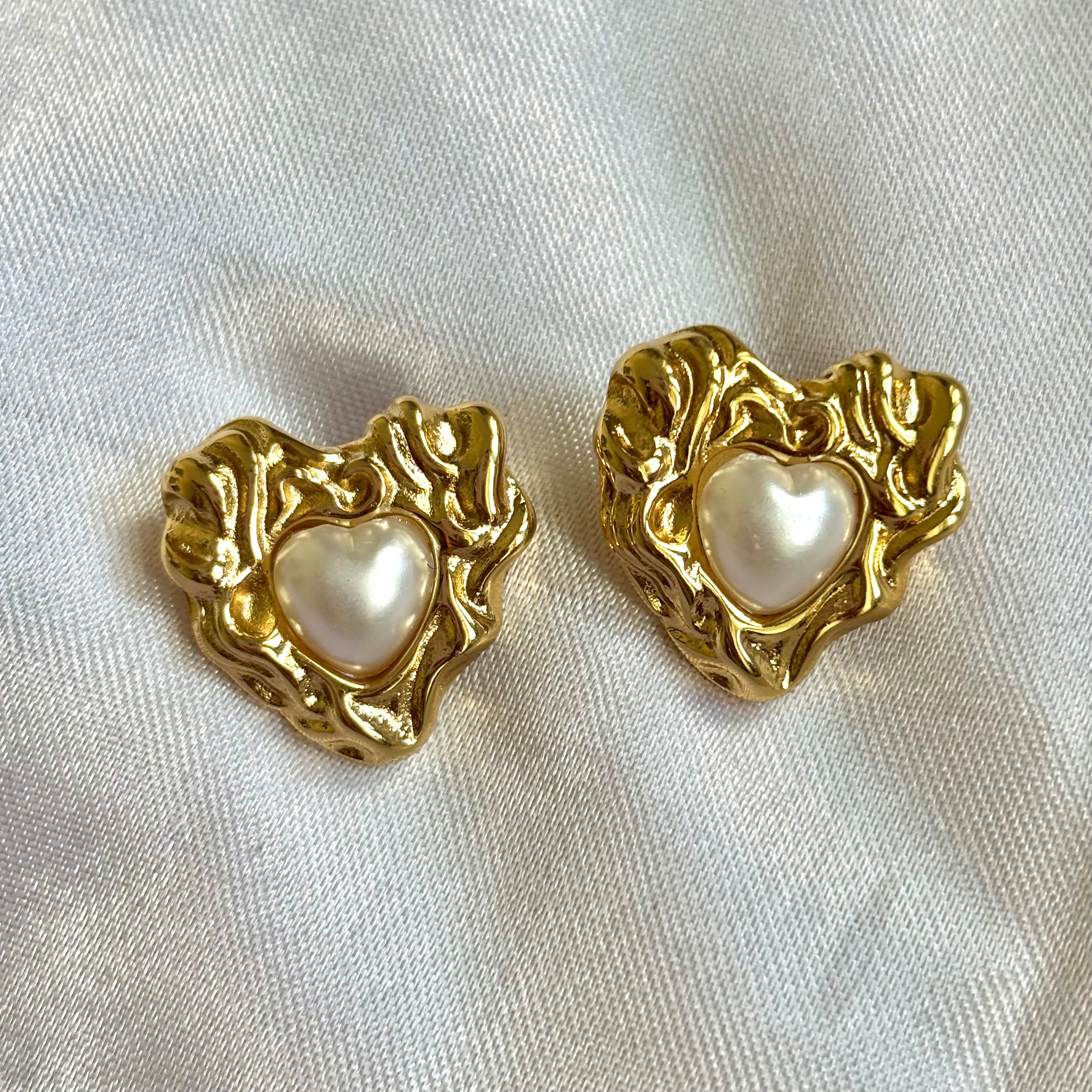 Pearl heart earrings