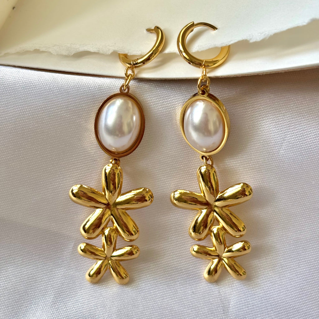 Dangling flowers earrings