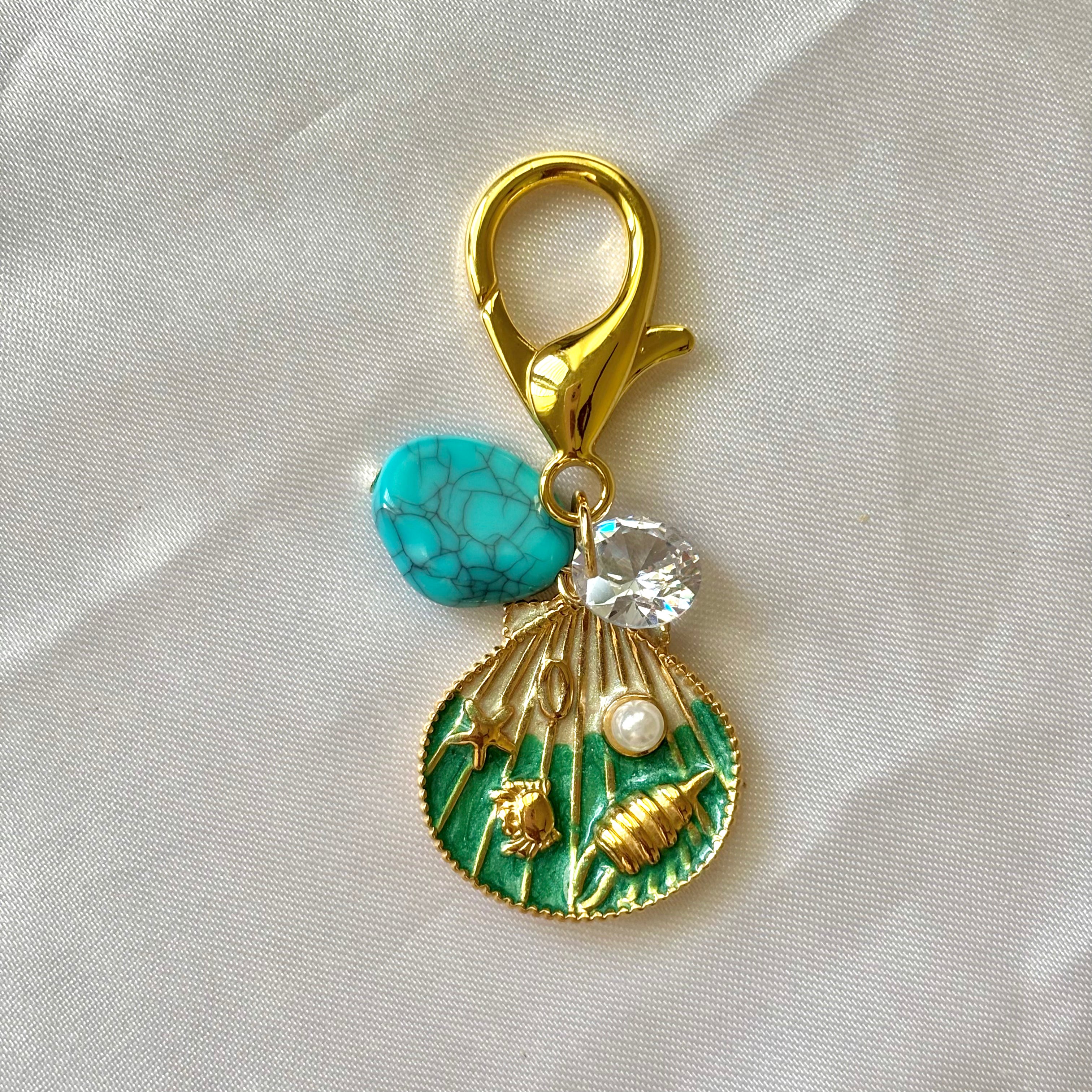 Green sea stamp shell keychain