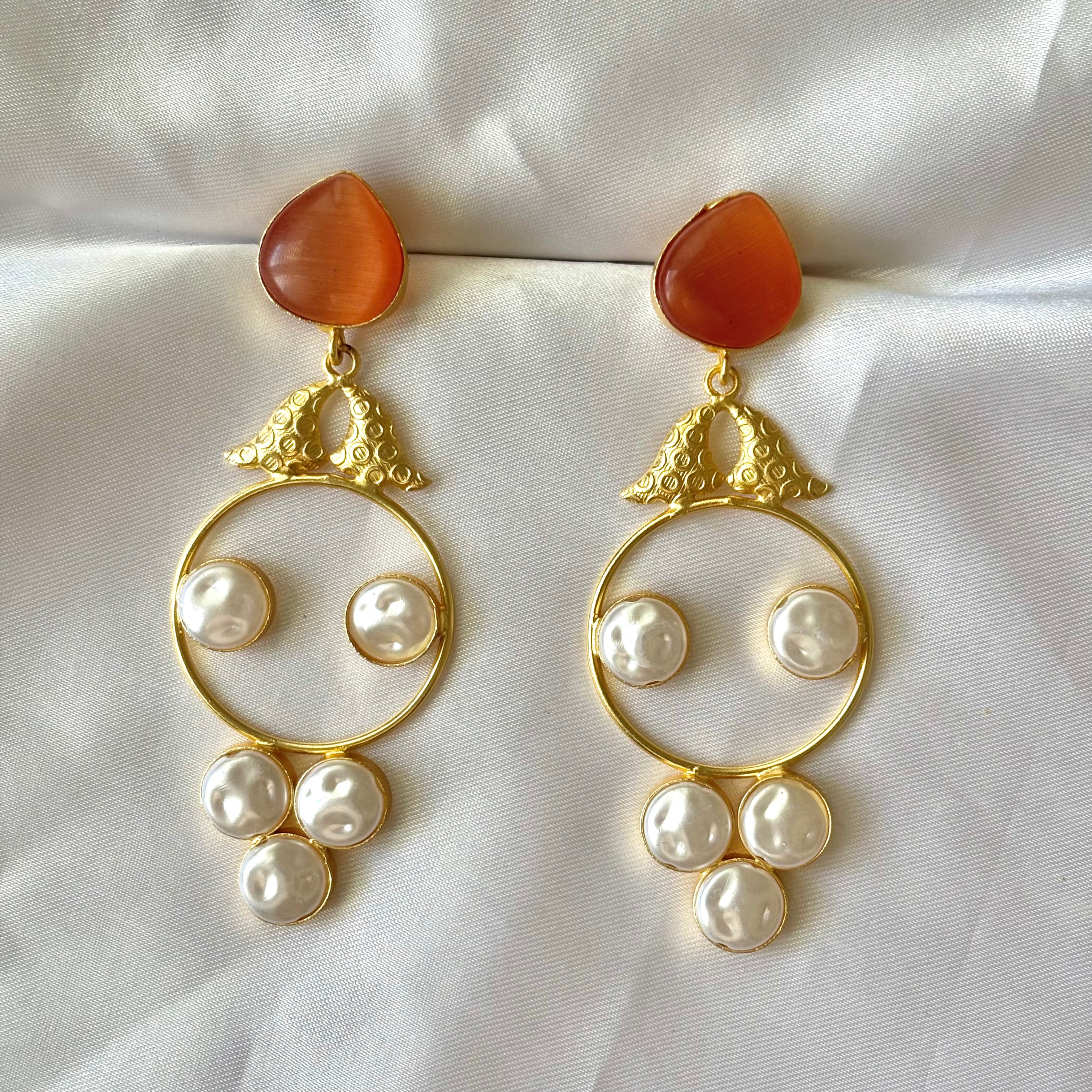 Pearly round brass earrings