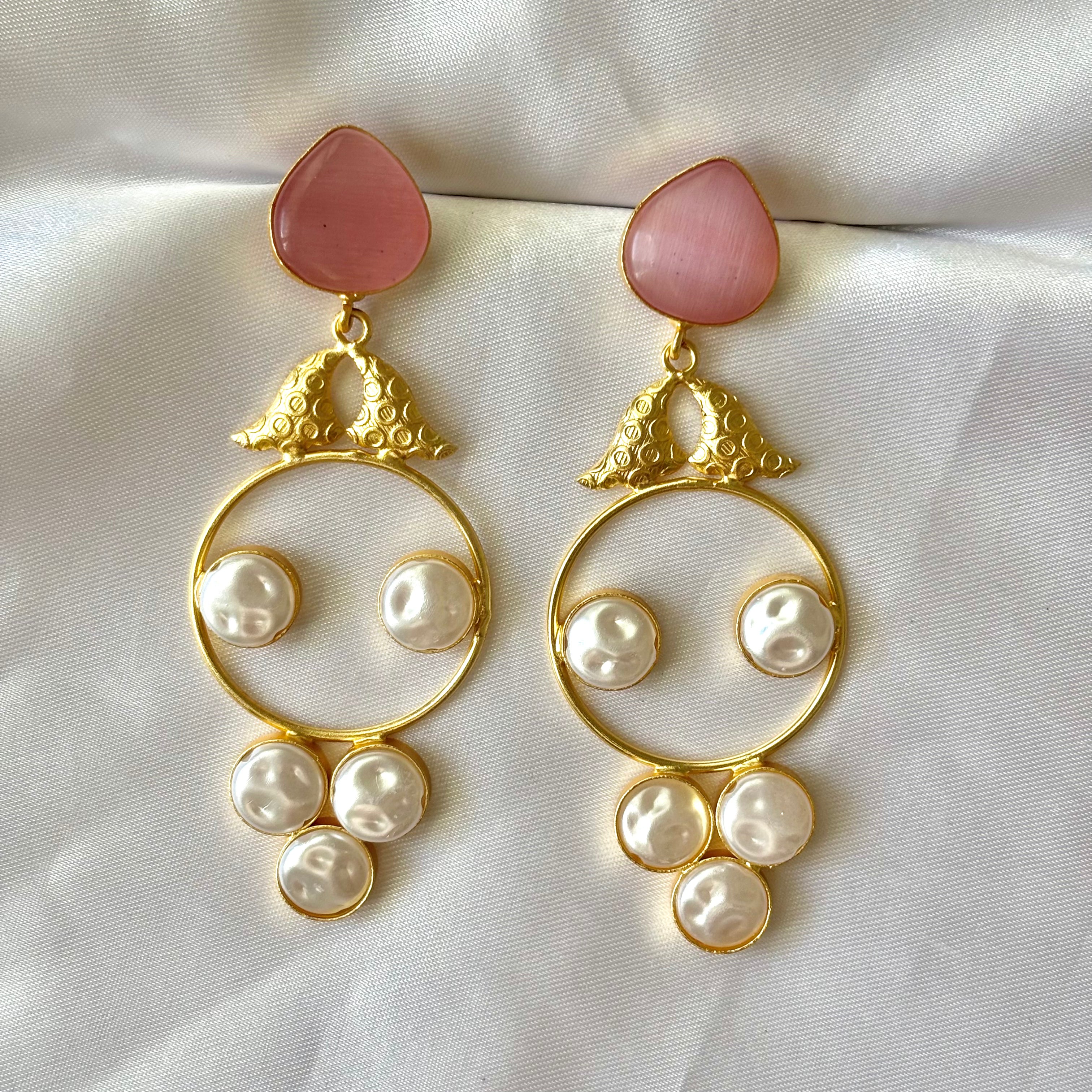 Pearly round brass earrings