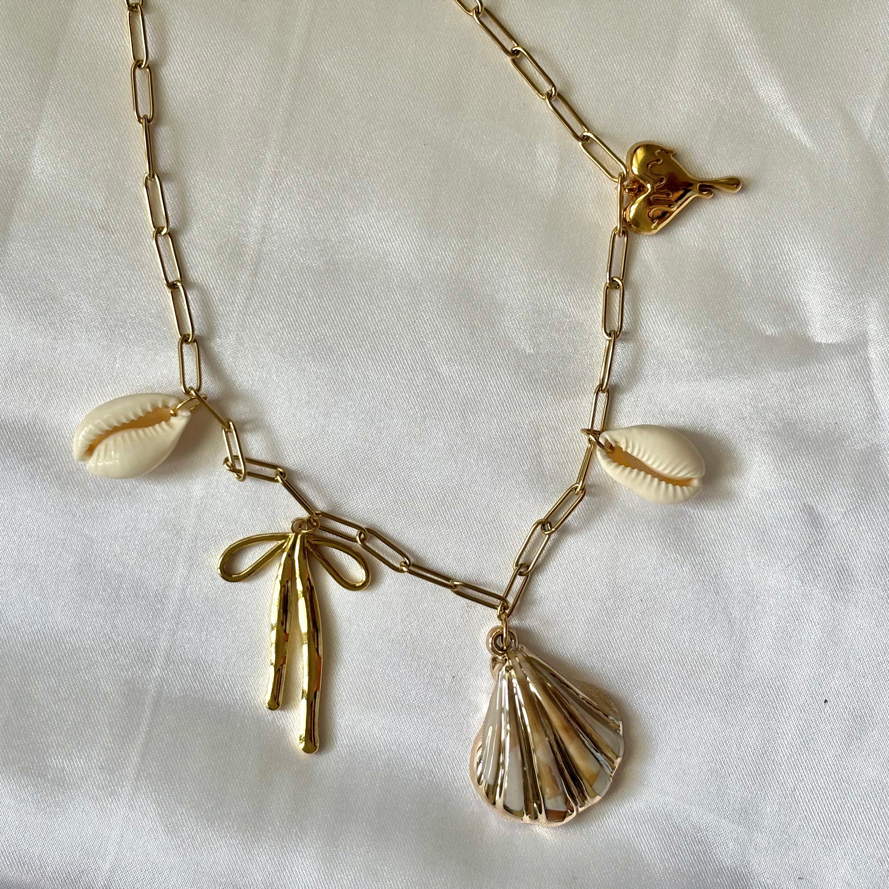 Beach and bows shell neckpiece