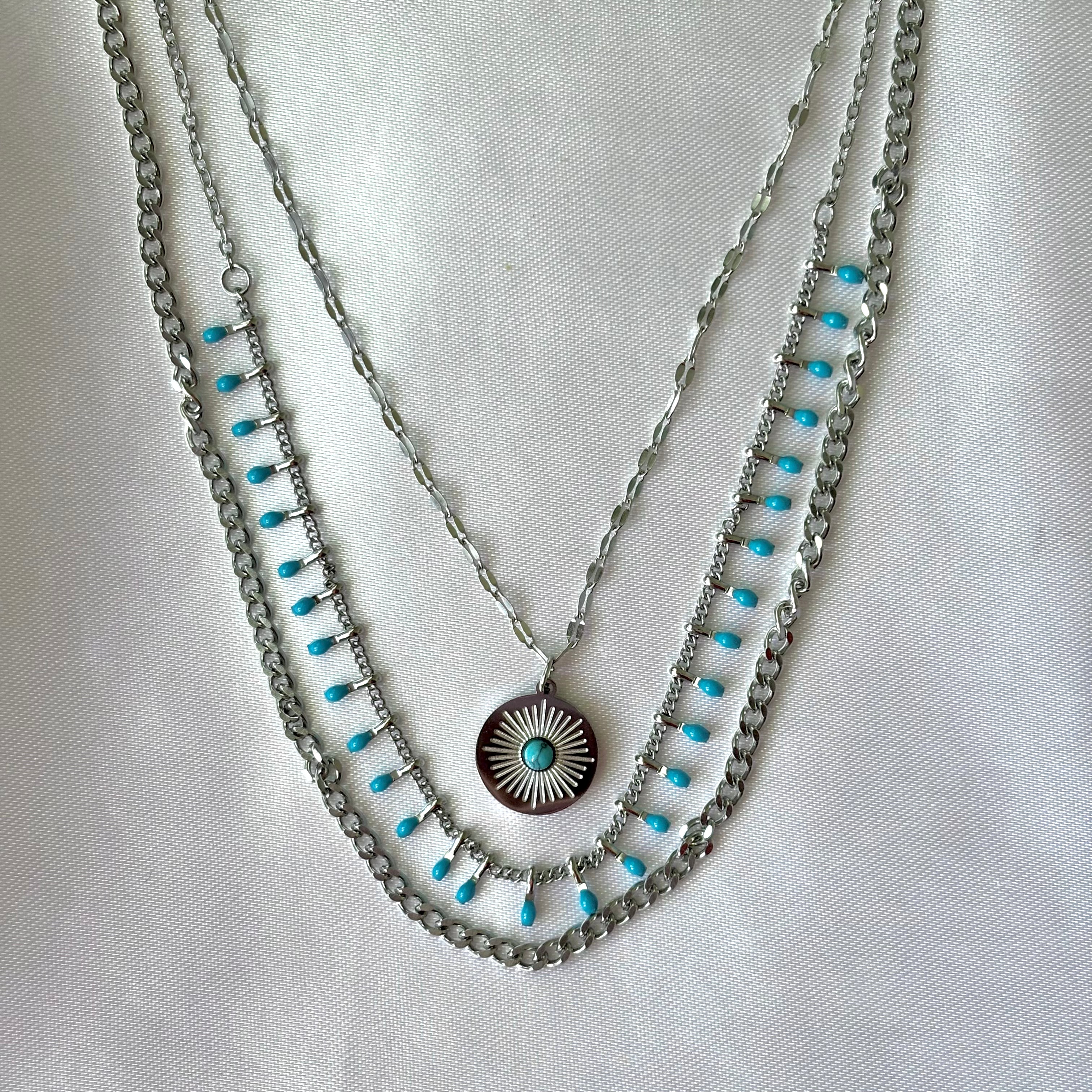 Triple layered blue elegance neckpiece